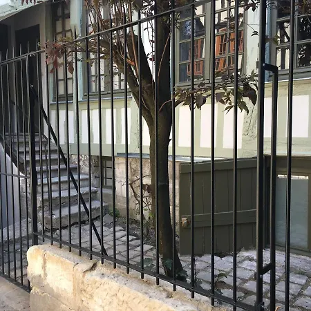 Jeanne D'arc Apartment *
